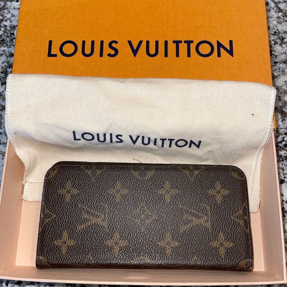 Authentic Luis Vuitton Folio Case iPhone 8 Plus.